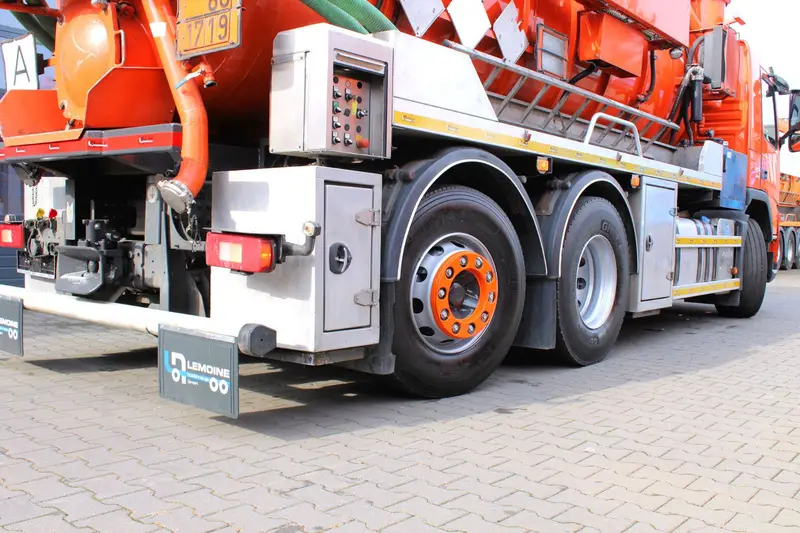 Volvo FM 420 EEV 6x2 Kroll 14m³ Saug u.Druck ADR INOX – Saug- und Druckwagen, Erstzulassung 2013, Ansicht 9