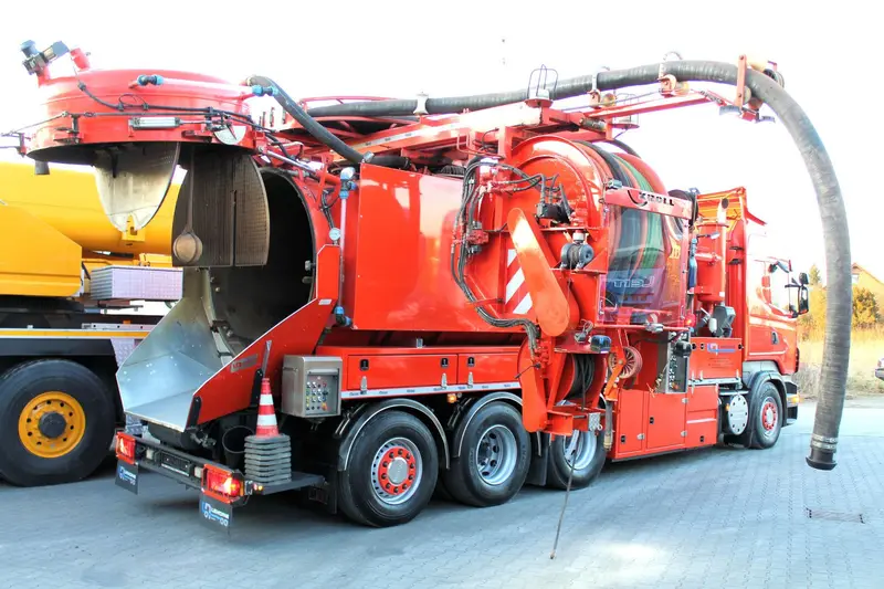 Scania R560 V8 8x4 Kroll 20m³ WRG 2x HD-Pumpe 620 Liter – Saug- und Druckwagen, Erstzulassung 2013, Ansicht 3