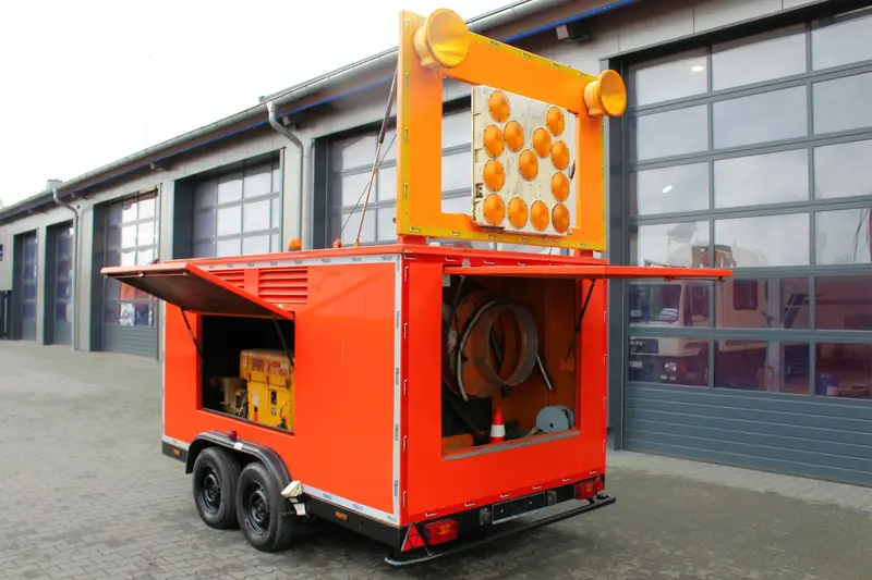 Andere Marken mobiles STROM-Aggregat 27,5 kVA + Sielbelüfter – Saug- und Druckwagen, Erstzulassung 1994, Ansicht 2