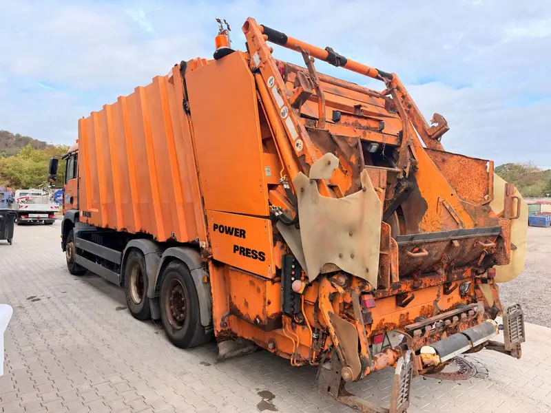 MAN TGA 26.320 6x2 Müllwagen Faun Powerpress Zöller – Müllwagen, Erstzulassung 2007, Ansicht 3