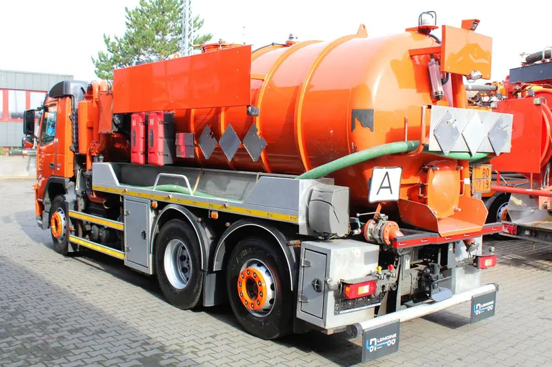 Volvo FM 420 EEV 6x2 Kroll 14m³ Saug u.Druck ADR INOX – Saug- und Druckwagen, Erstzulassung 2013, Ansicht 3