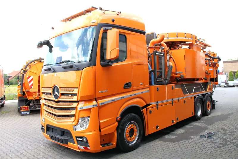 Mercedes-Benz Actros 2848 6x2 Kroll 14,5m³ WRG Saug-Druck-HD – Saug- und Druckwagen, Erstzulassung 2017, Ansicht 2