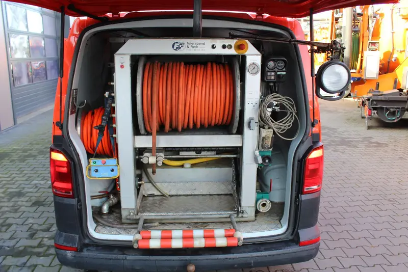 VW T6 2.0 TDI 4x2 Kasten+F&F Kanal HD-Spüler 600 L – Saug- und Druckwagen, Erstzulassung 2016, Ansicht 2