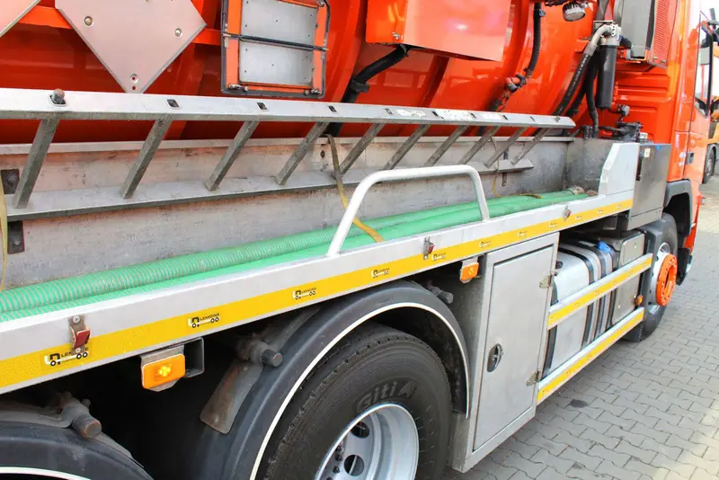 Volvo FM 420 EEV 6x2 Kroll 14m³ Saug u.Druck ADR INOX – Saug- und Druckwagen, Erstzulassung 2013, Ansicht 7