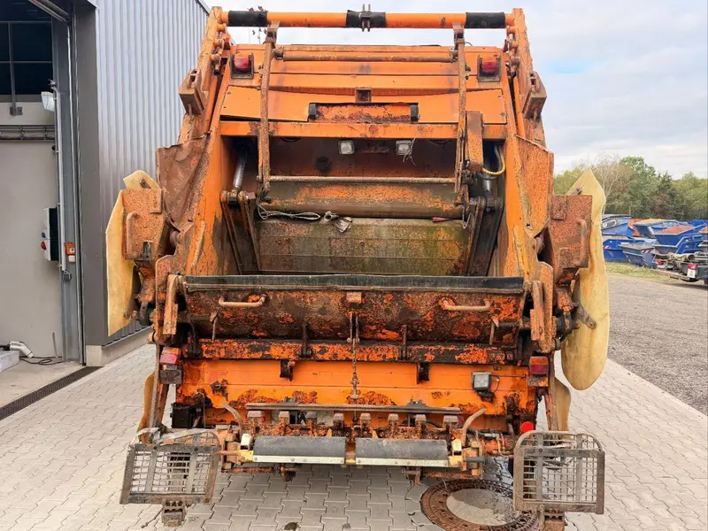 MAN TGA 26.320 6x2 Müllwagen Faun Powerpress Zöller – Müllwagen, Erstzulassung 2007, Ansicht 5