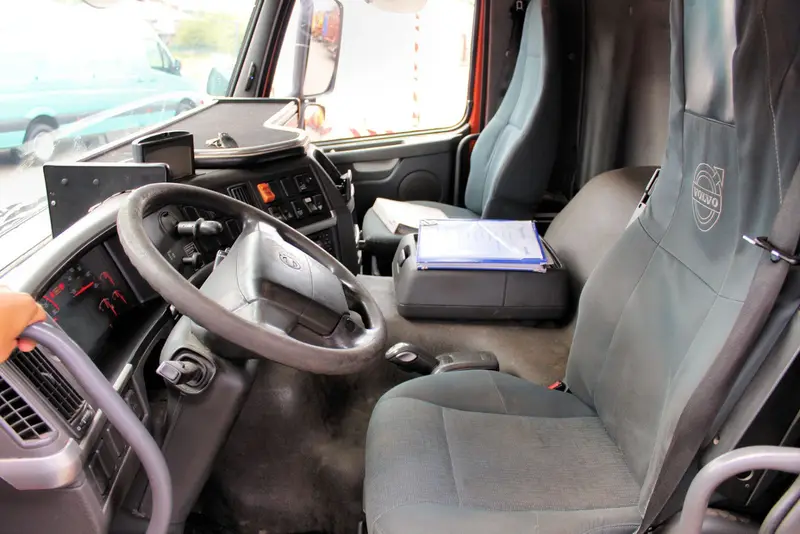 Volvo FM 420 EEV 6x2 Kroll 14m³ Saug u.Druck ADR-GGVS – Saug- und Druckwagen, Erstzulassung 2012, Ansicht 18