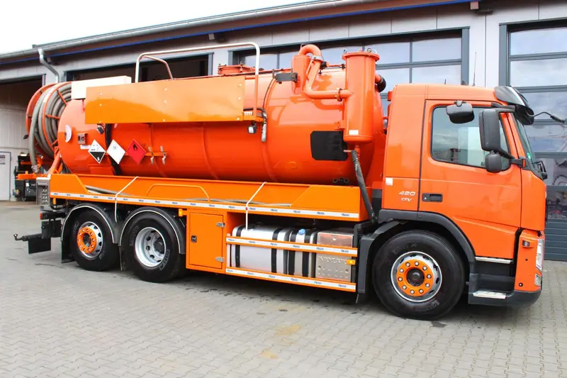 Volvo FM 420 EEV 6x2 Kroll 14m³ Saug u.Druck ADR-GGVS – Saug- und Druckwagen, Erstzulassung 2012, Ansicht 10