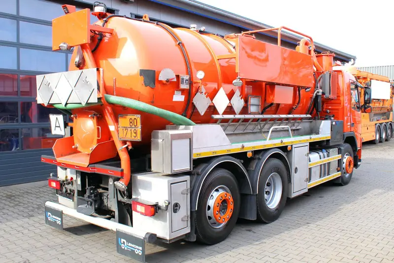 Volvo FM 420 EEV 6x2 Kroll 14m³ Saug u.Druck ADR INOX – Saug- und Druckwagen, Erstzulassung 2013, Ansicht 4